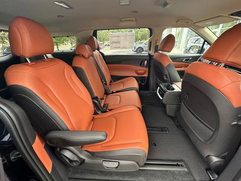 New 2026 Kia Carnival EX image 21