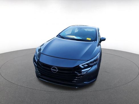 Used 2025 Nissan Versa SV image 3