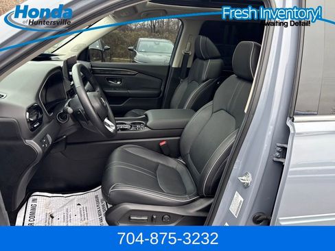 Used 2025 Honda Pilot Elite image 21
