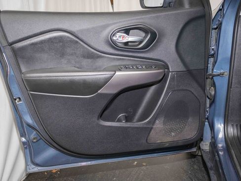 Used 2022 Jeep Cherokee Latitude Lux w/ Mopar Interior Package image 12