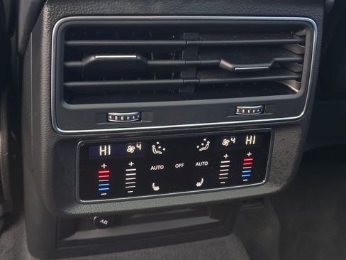 Used 2024 Audi SQ7 Premium Plus w/ Carbon Package image 19