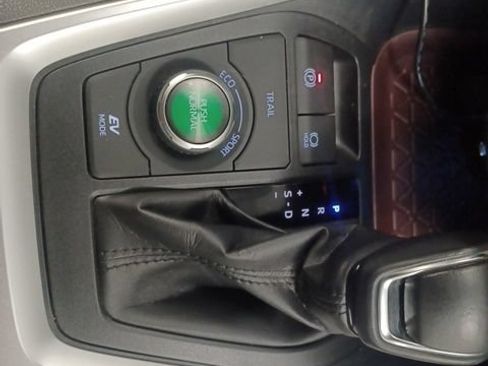 Used 2024 Toyota RAV4 Limited AWD/4WD image 28