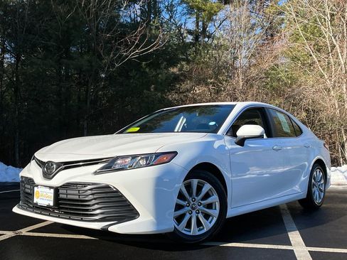 Used 2018 Toyota Camry LE image 1