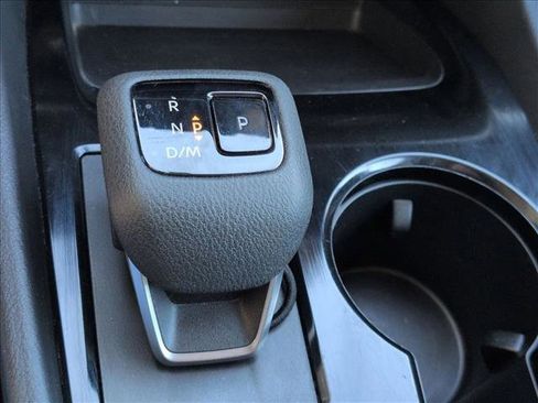 Used 2023 Nissan Rogue SV image 12