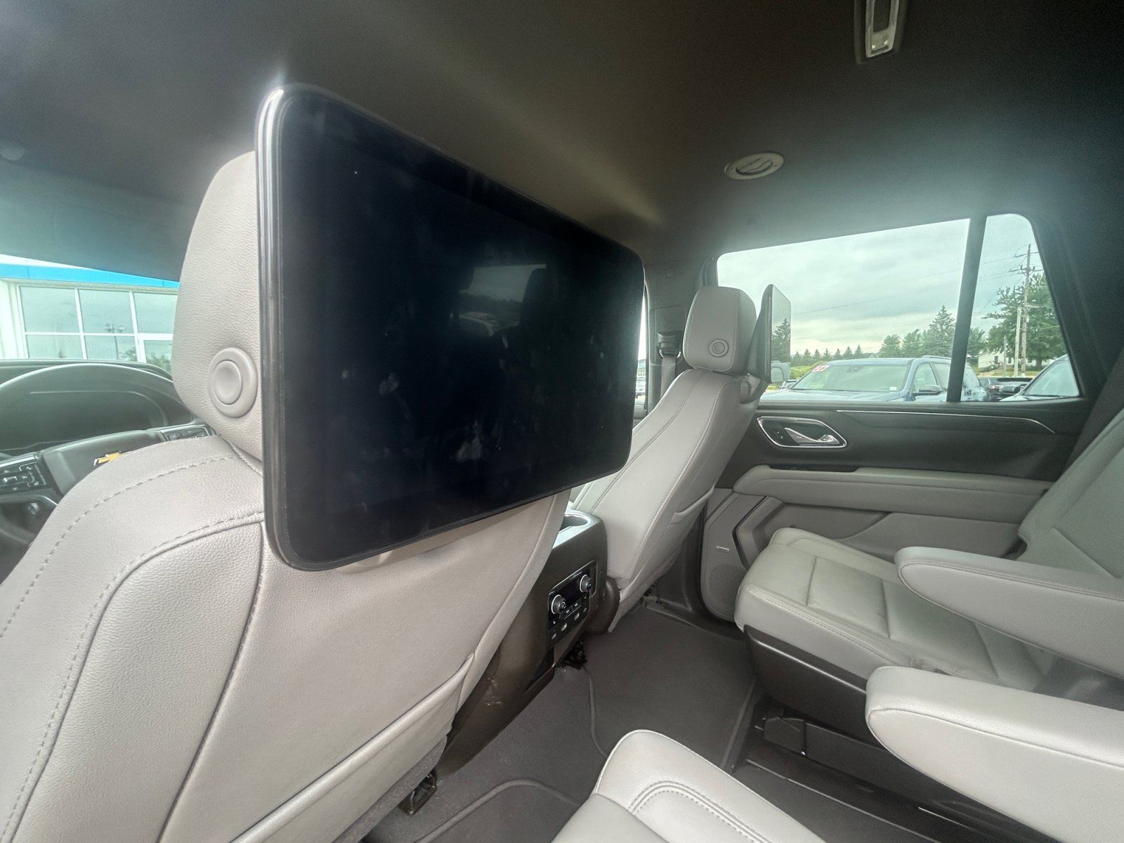 Used 2023 Chevrolet Tahoe LT w/ Luxury Package AWD/4WD image 16