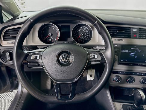 Used 2017 Volkswagen Golf S image 12