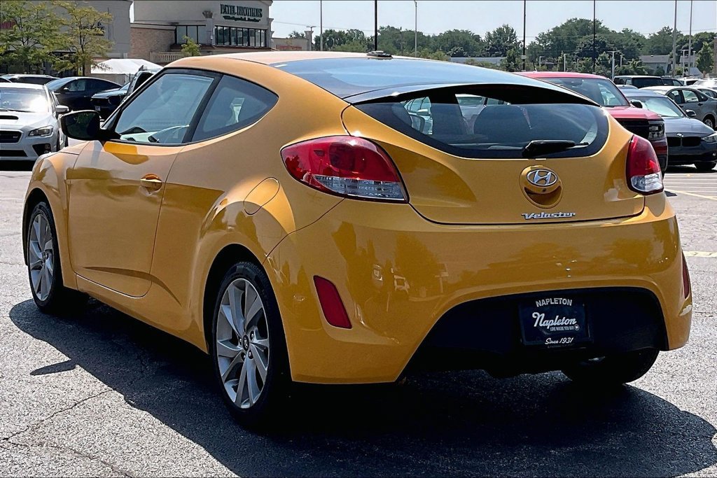 Used 2017 Hyundai Veloster FWD image 13