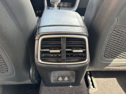 Used 2025 Genesis G70 2.5T image 24