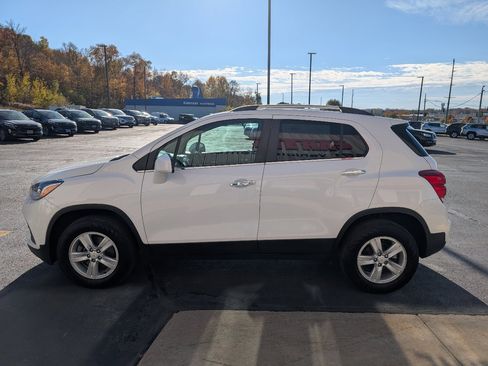 Used 2020 Chevrolet Trax LT w/ LT Convenience Package image 5
