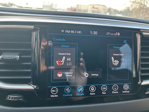 Used 2020 Chrysler Pacifica Touring-L image 26