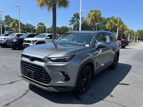 Used 2025 Toyota Grand Highlander AWD image 5
