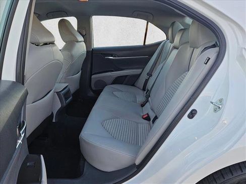 Used 2024 Toyota Camry SE image 18