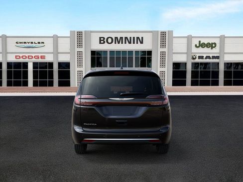 New 2026 Chrysler Pacifica Select image 7