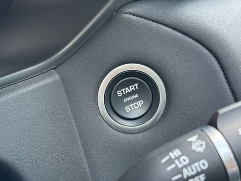 Certified 2025 Land Rover Range Rover Velar Dynamic SE image 26