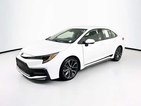 Used 2022 Toyota Corolla SE image 3