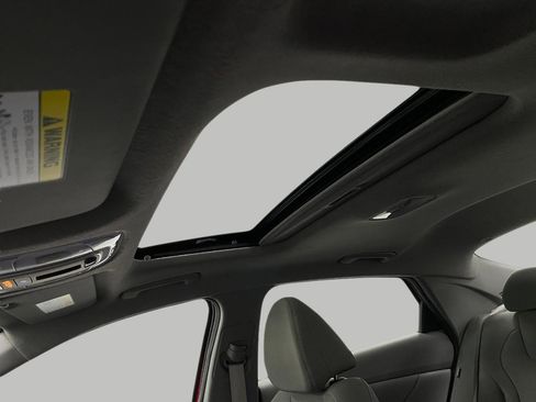 Certified 2025 Hyundai Elantra SEL image 32