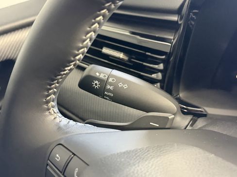 Used 2025 Toyota Camry SE FWD image 15