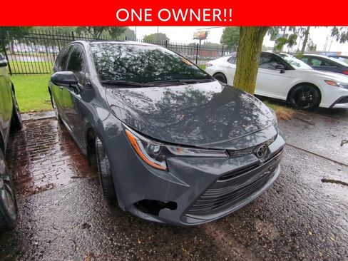 Used 2025 Toyota Corolla LE FWD image 3