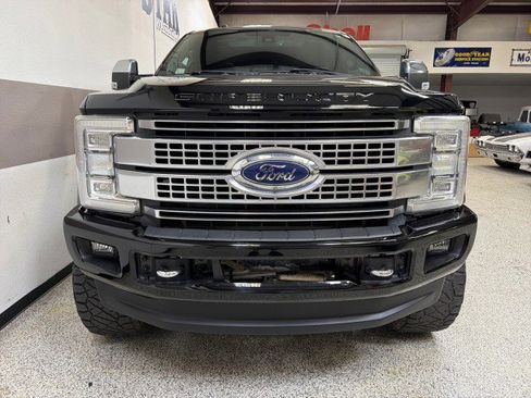 Used 2017 Ford F250 Platinum w/ Platinum Ultimate Package image 2