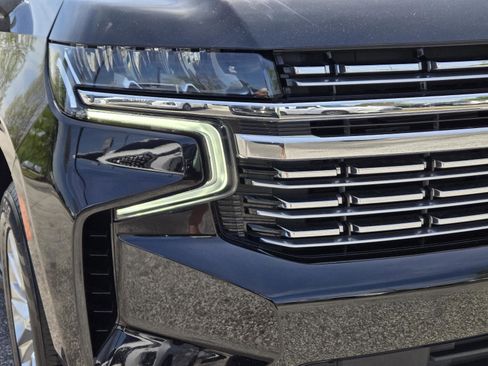 Used 2021 Chevrolet Suburban Premier AWD/4WD image 3