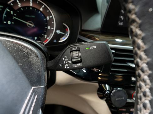 Used 2019 BMW 540i w/ Premium Package image 28