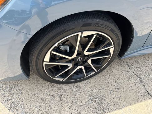 Used 2024 Nissan Sentra SR FWD image 9