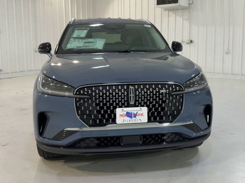 New 2026 Lincoln Aviator AWD image 4