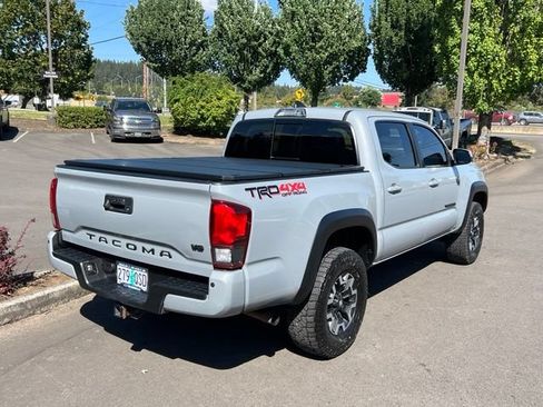 Used 2019 Toyota Tacoma TRD Off-Road AWD/4WD image 7