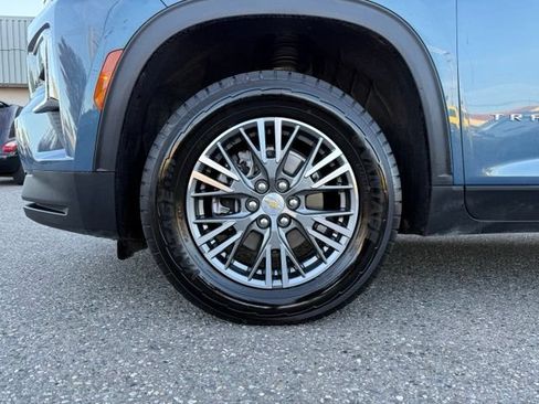 Used 2025 Chevrolet Traverse LT AWD/4WD image 16