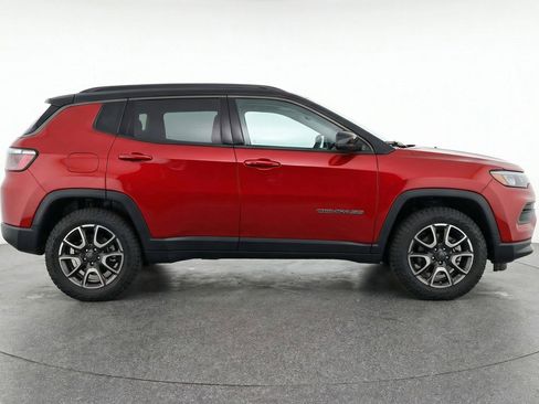 Used 2025 Jeep Compass Trailhawk AWD/4WD image 11