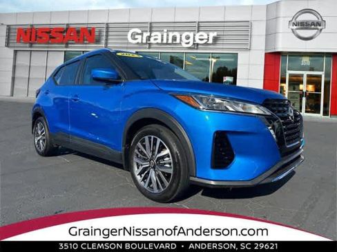 Used 2023 Nissan Kicks SV image 1