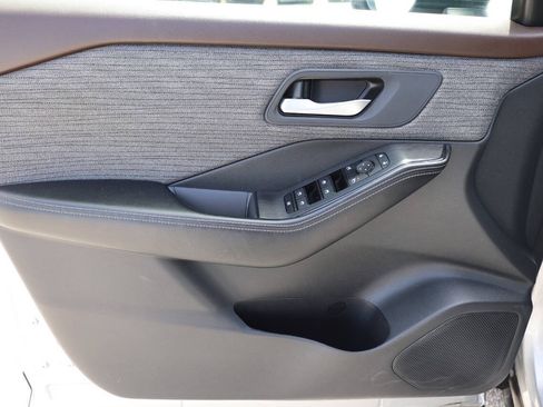 Used 2023 Nissan Rogue SV AWD/4WD image 12