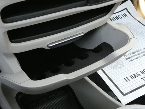 Used 2023 Chrysler Pacifica Touring-L FWD image 33