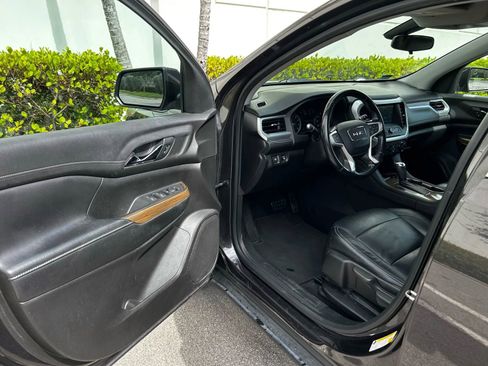 Used 2019 GMC Acadia SLE image 8