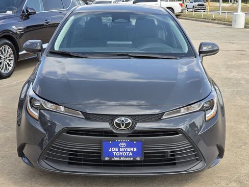 Used 2025 Toyota Corolla LE FWD image 3