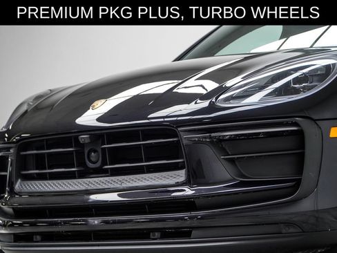 Used 2022 Porsche Macan AWD/4WD image 2