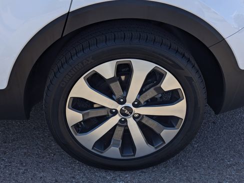 Used 2022 Kia Telluride EX w/ EX Premium Package image 7