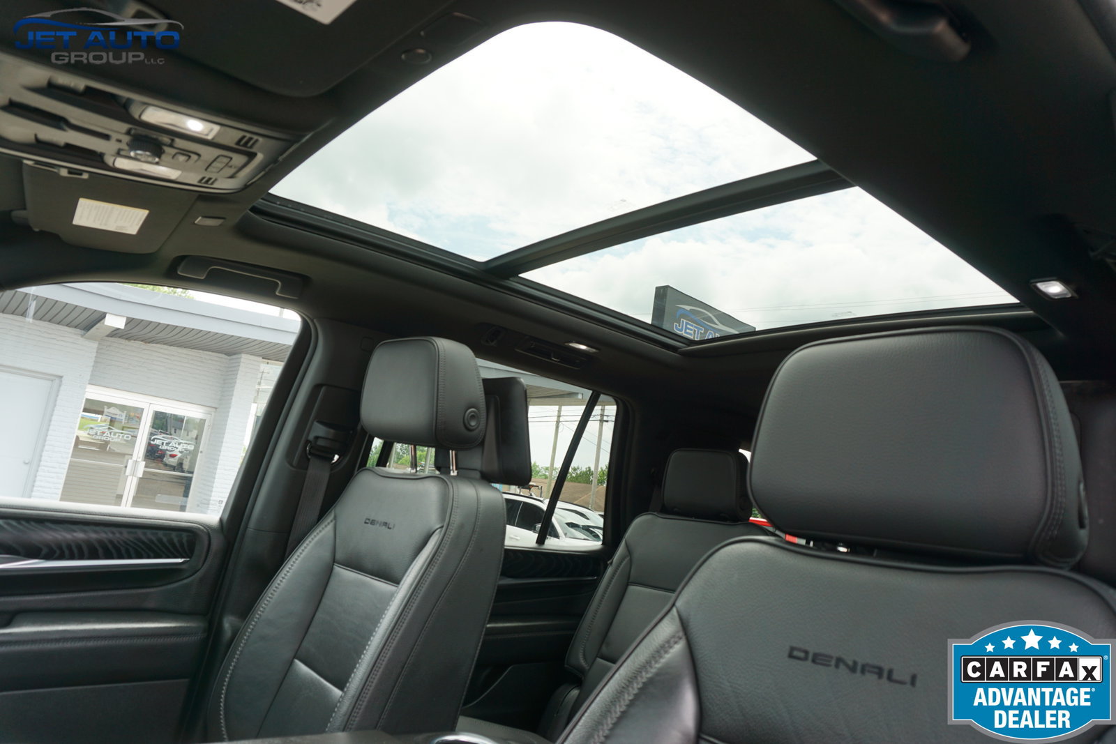 Used 2022 GMC Yukon Denali w/ Denali Ultimate Package AWD/4WD image 33