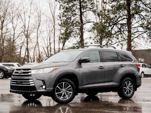 Used 2019 Toyota Highlander XLE image 1