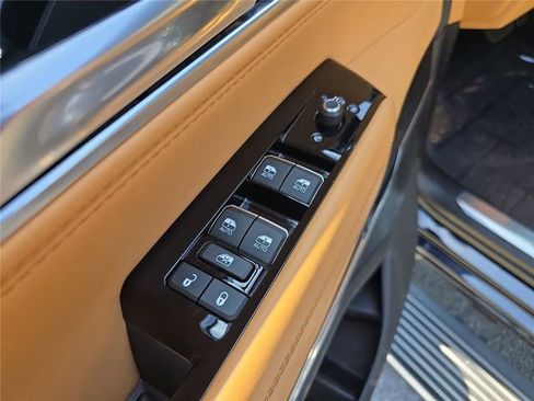 Used 2023 Jeep Grand Wagoneer Series III AWD/4WD image 20