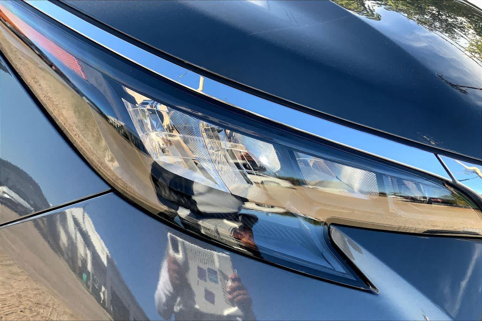 Used 2025 Toyota Sienna XLE FWD image 27