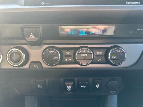 Used 2021 Toyota Tacoma TRD Off-Road image 13