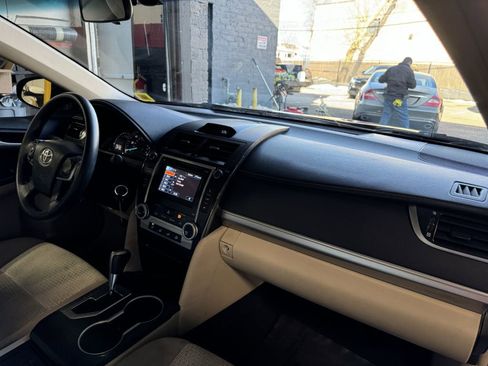 Used 2013 Toyota Camry LE image 14