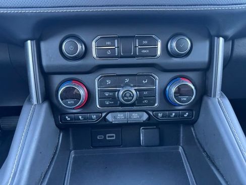 Used 2024 Chevrolet Tahoe Premier AWD/4WD image 15