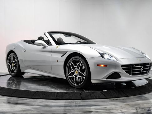 Used 2016 Ferrari California T image 29