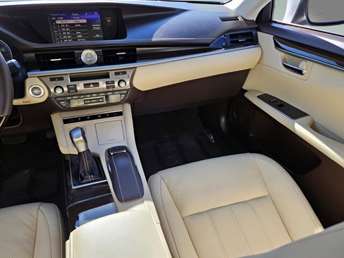 Used 2017 Lexus ES 350 w/ Luxury Package image 14