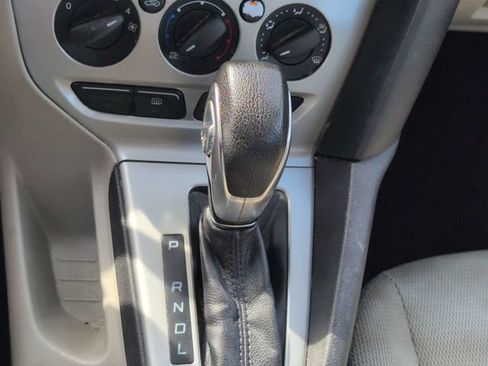 Used 2014 Ford Focus SE FWD image 20