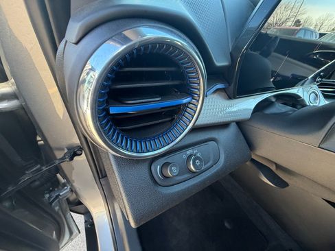 Certified 2025 Chevrolet Trax LT w/ LT Convenience Package image 9