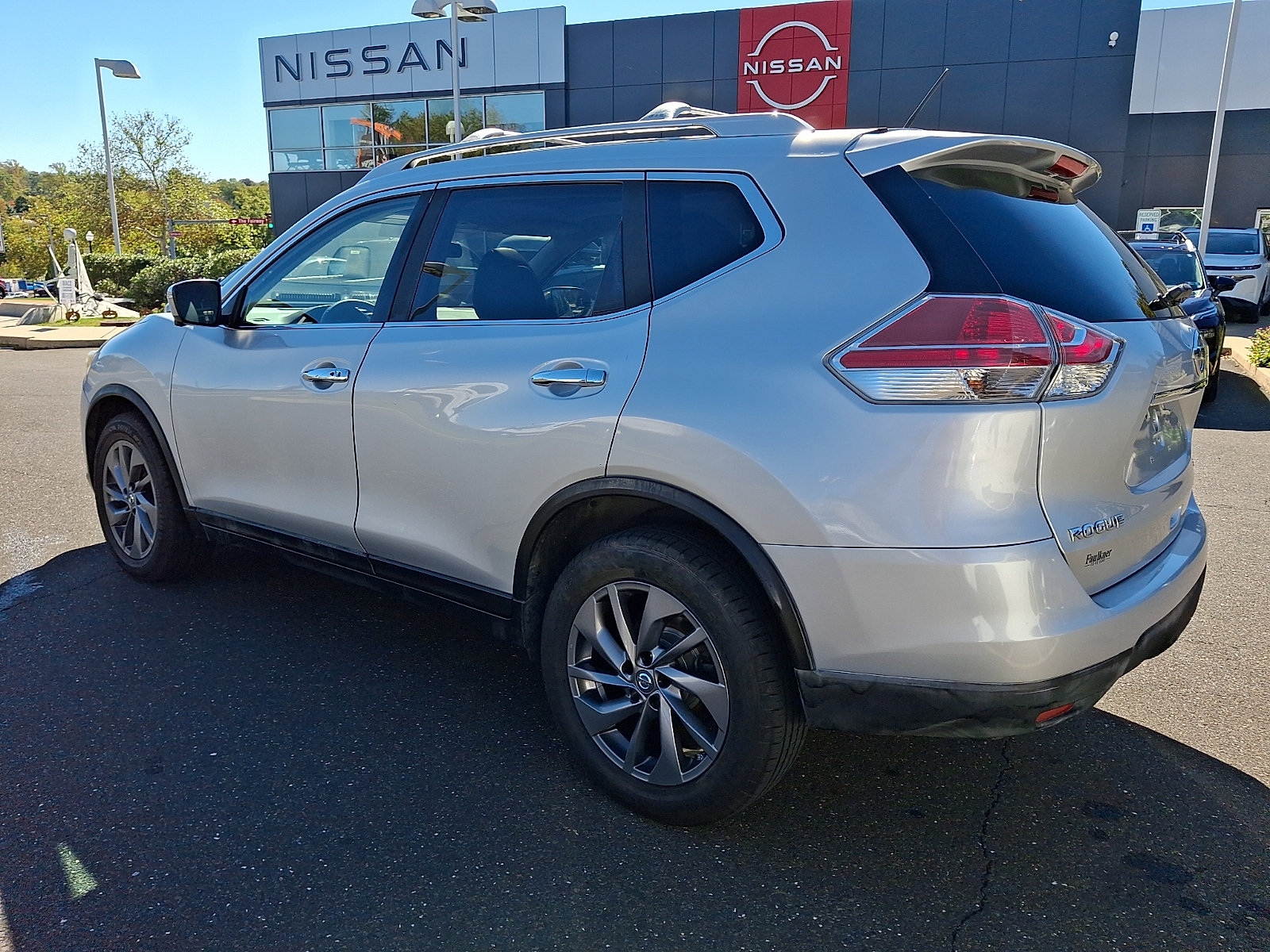 Used 2016 Nissan Rogue SL w/ SL Premium Package AWD/4WD image 4