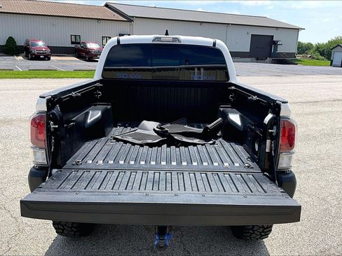 Used 2022 Toyota Tacoma TRD Sport AWD/4WD image 19